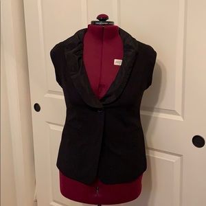 Short sleeve ruffled jacket